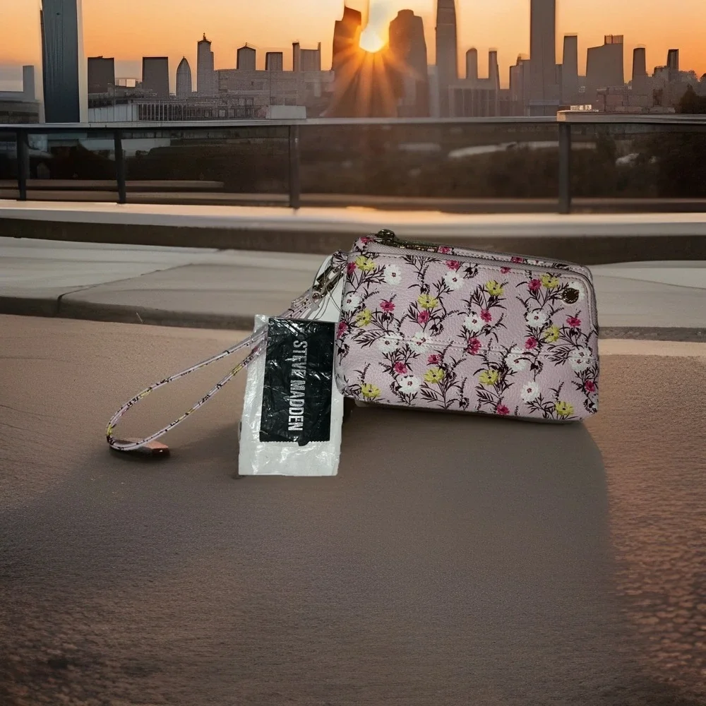 Steve Madden Large Zip Around Wristlet Wallet With A Pink Floral Pink New